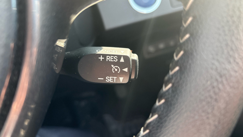 Toyota Yaris 1.5 Hybrid Y20 5dr CVT [Bi-tone] Hybrid Hatchback